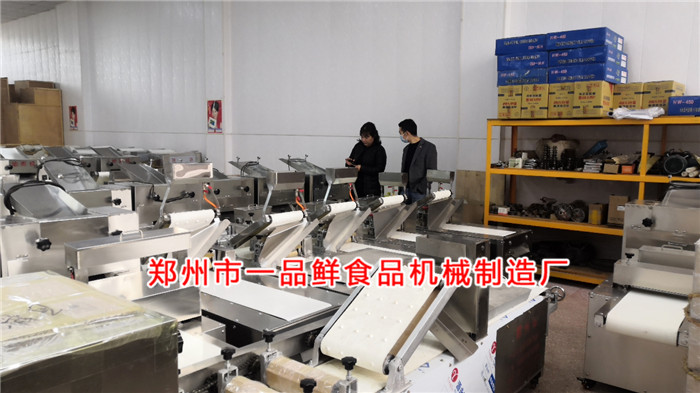 蘭州客戶考察多功能拉面機 蘭州客戶考察多功能拉面機