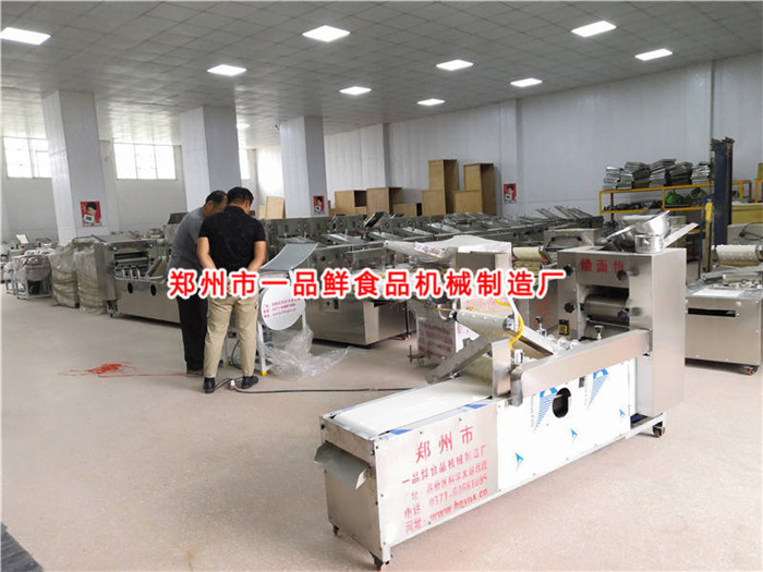 客戶訂購燴面機現場調試