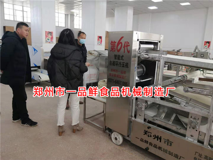 客戶考察智能式自循環揉壓機