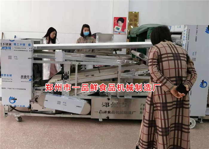 客戶考察自循環(huán)揉壓機(jī) 客戶考察自循環(huán)揉壓機(jī)