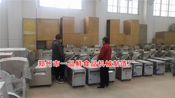 客戶在一品鮮設備展廳