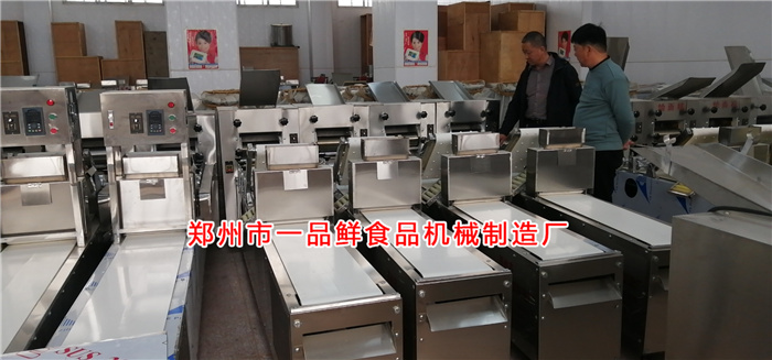 客戶(hù)考察多功能成型機(jī) 客戶(hù)考察多功能成型機(jī)