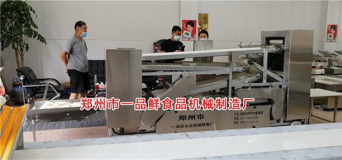 客戶學習自循環揉壓機操作